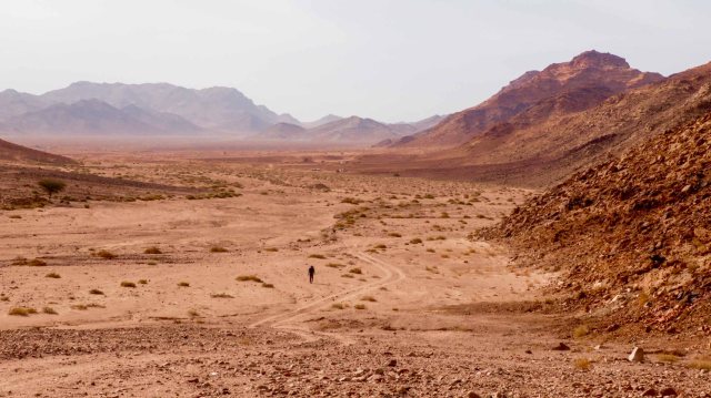 Finding-wilderness-in-southern-Jordan-Valley-in-Aqaba-mountains-towards-Red-Sea-Photo-credit-Leon-McCarron