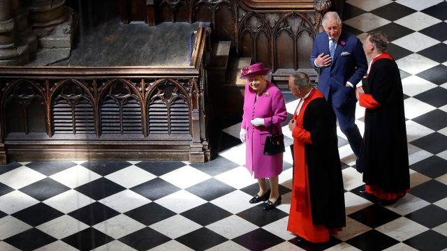 queen-enjoys-double-take-with-elizabeth-i-at-new-westminster-abbey-gallery-136427687495502601-180608150051