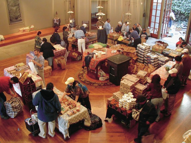 02-1115-foodpantry07_orig