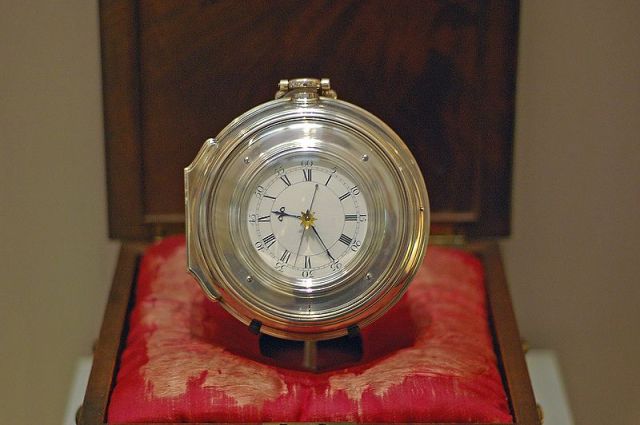 800px-Harrison's_Chronometer_H5